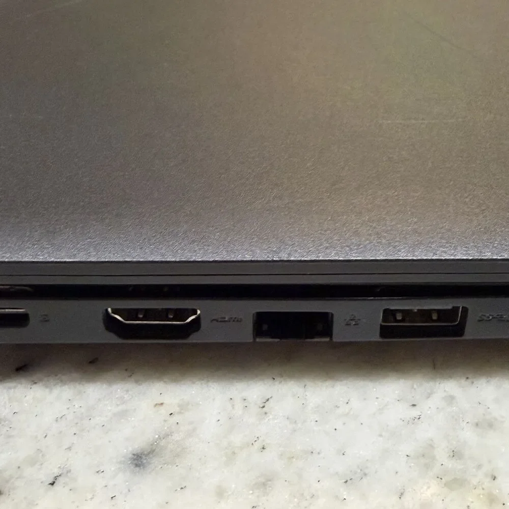 Dell Latitude 3590 i5-8250U 1.6GHz No RAM/No HDD Tested To Bios Cracked Case